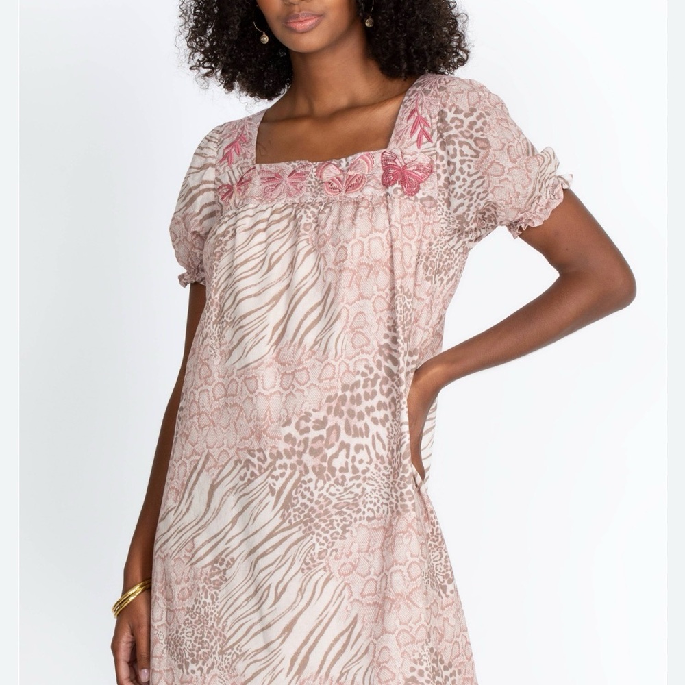 Johnny Was Jayla Square Neck Shift Dress
Medium NWT